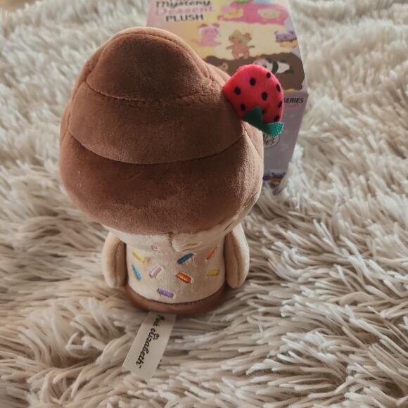 Moriah Elizabeth Series 2 Cupie dessert mini mystery plush. - Picture 3 of 3